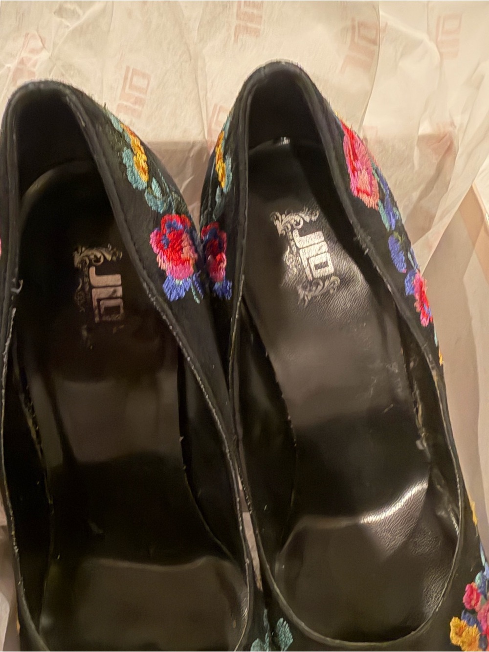 JENNIFER LOPEZ Black Embroidered Floral Suede High Heel Pumps - Picture 5 of 16